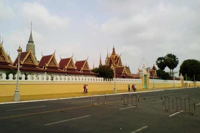 Half Day Tour to Royal Palace, Wat Phnom & Independent Monument - What the guide can add, and where the tour may fall short