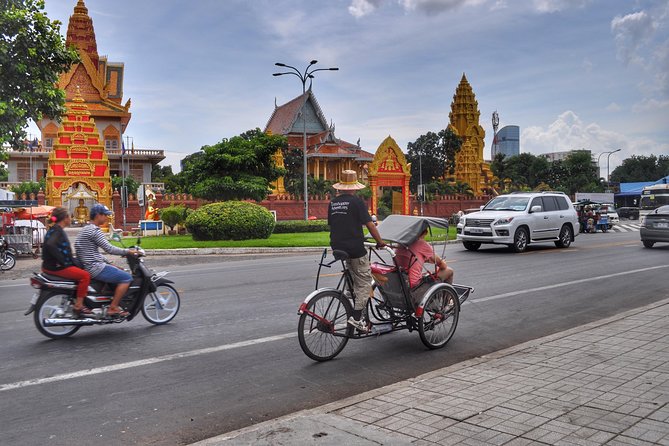 Hidden Phnom Penh City Tour, Royal Palace, Wat Phnom - Finishing at Wat Botum Park