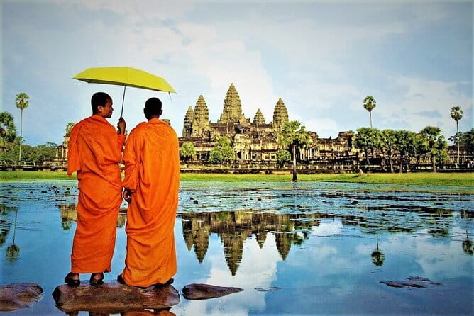 Highlight of Angkor Temples 6 Days Cambodia Tour - Day two: sunrise, royal power, and jungle ruins