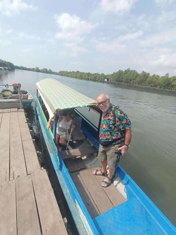 Kampot Countryside include Pepper farm,Kep crab market beach - Brateak Krola Lake and Cambodia’s painful past