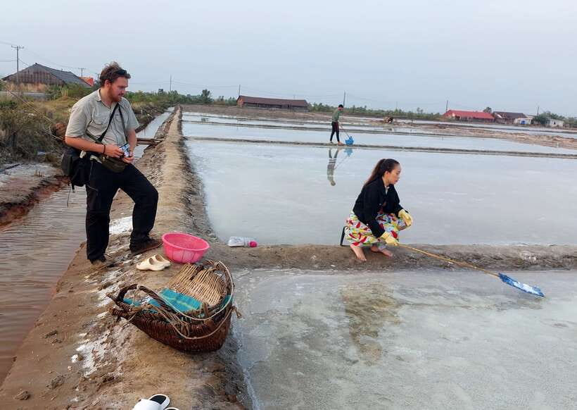 Kampot: Pepper Farm Tours, Salt, Lake & Phnom Chhngok Temple - Guide quality and the value of a small group