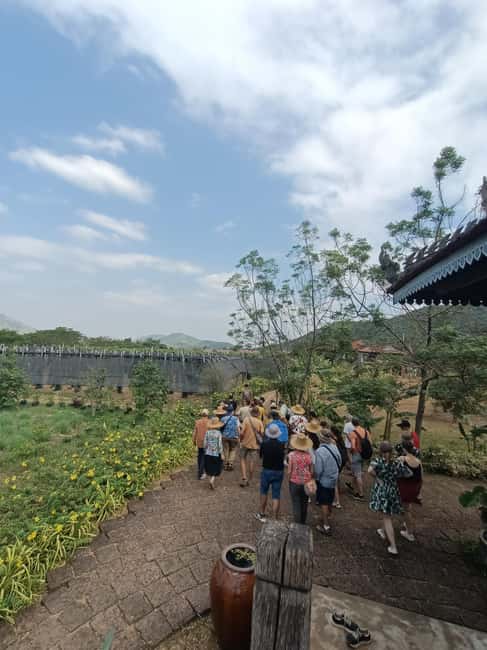 Kampot-Phnom Penh include Pepper farm Tour, Salt field, Lake - The road to La Plantation