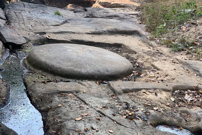 Kbal Spean, Banteay Srei, Beng Melea & Rolous temples Tour - Kbal Spean and the sacred streambed