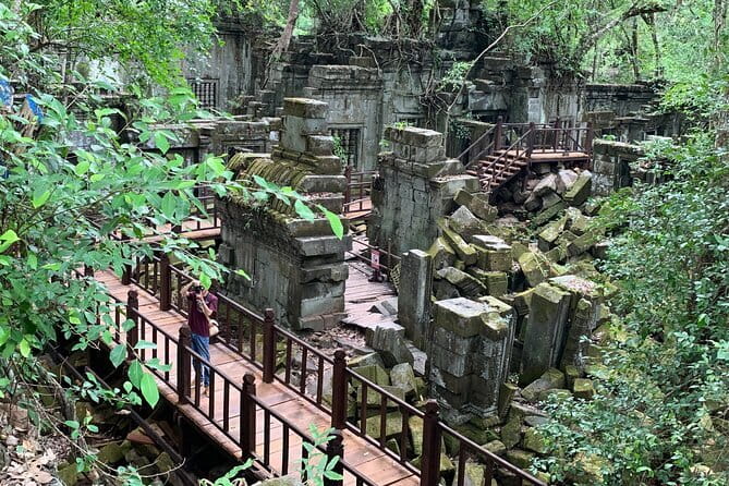 Kbal Spean, Banteay Srei, Beng Melea & Rolous temples Tour - Banteay Srei, where the details matter