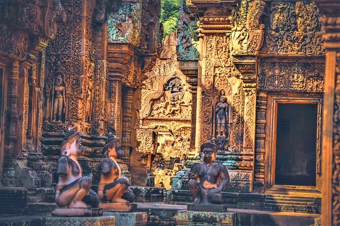 Kbal Spean Trekking Tour with Banteay Srei and Landmine Museum - Banteay Samre closes the day quietly