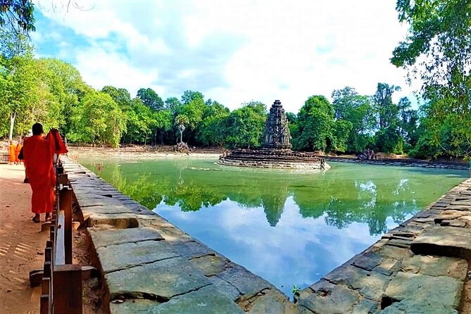 Kbal Spean Trekking Tour with Banteay Srei and Landmine Museum - What the private format changes