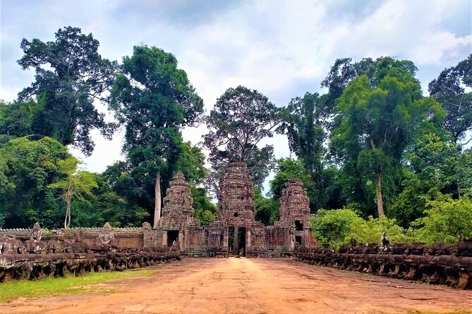 Kbal Spean Trekking Tour with Banteay Srei and Landmine Museum - Who should choose this day trip?