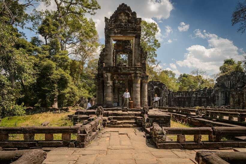 Kbal Spean Trekking Tour with Banteay Srei & Landmine Museum - Why this eight-hour route works