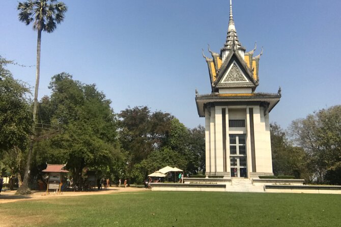 Khmer Rouge, genocide museum &killing field tour - The drive to Choeung Ek and life beyond central Phnom Penh