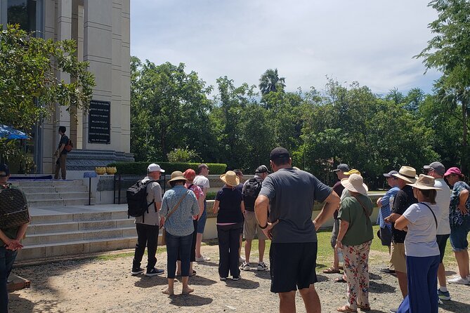 Killing Field and Genocide Museum private haft day Tour - What the private vehicle adds to the day