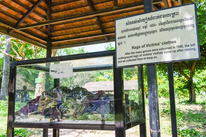 Killing Fields and Prison S21 Bus Tour - Choeung Ek and the memorial grounds