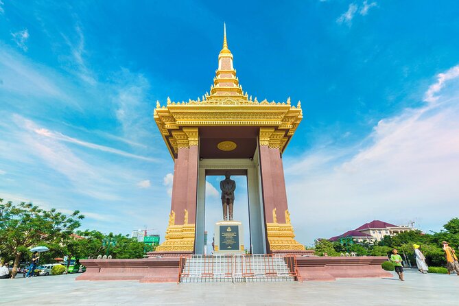 Koh Dach Silk Island and Phnom Penh Full Day Private Tour - Wat Phnom, the hill that gave Phnom Penh its name