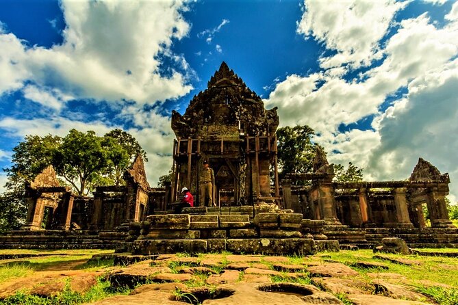 Koh Ker & Beng Mealea Temple Full-Day Private Tour from Siem Reap - Prasat Pram and its tree-covered towers