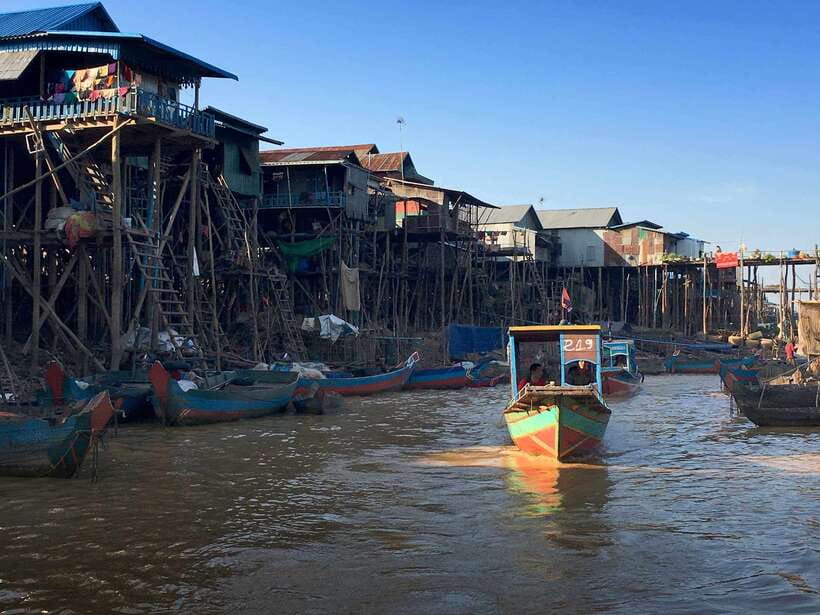 Kompong Phluk and Tonlé Sap Lake: Half-Day Tour - Reaching the Tonlé Sap boat