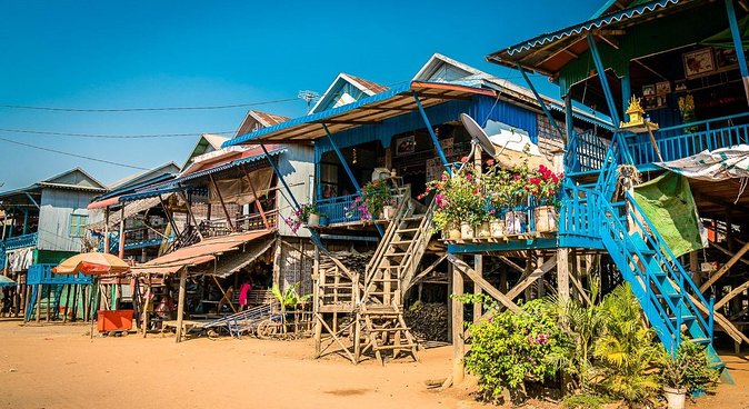 Kompong Phluk Floating village & Mangrove forest cruise - Seeing Kompong Phluk from the village boat