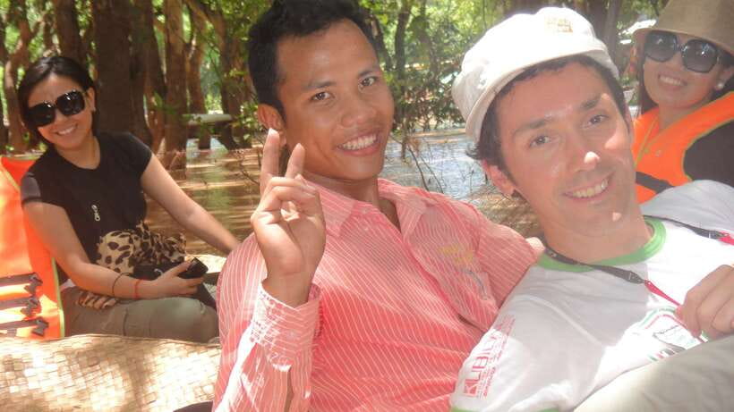 Kompong Phluk Floating Village Tour from Siem Reap - Seeing both villages, schools, and the pagoda