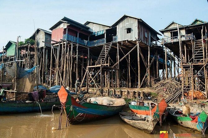 Kompong Phluk Village Tonle Sap Lake Half-Day Tour From Siem Reap - The good and the difficult parts of the boats