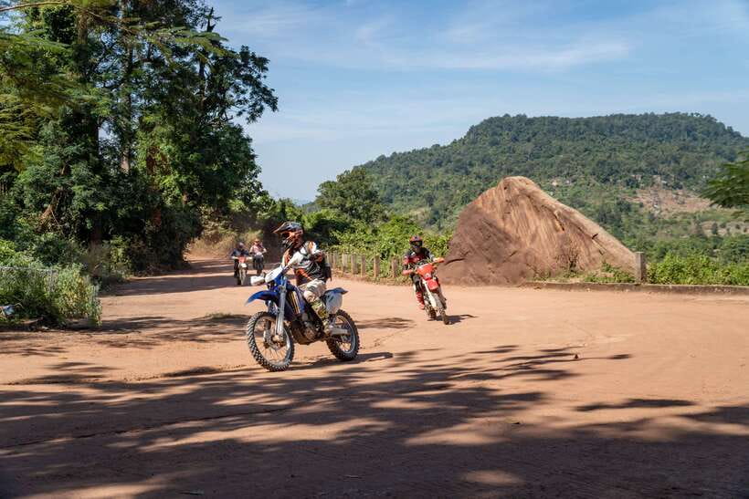 Krong Siem Reap: Kulen Mountain Trails Dirt Bike Adventure - Preah Ang Thom and the reclining Buddha