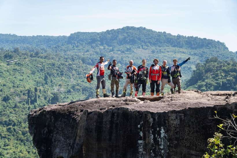 Krong Siem Reap: Kulen Mountain Trails Dirt Bike Adventure - Leaving Siem Reap through the countryside