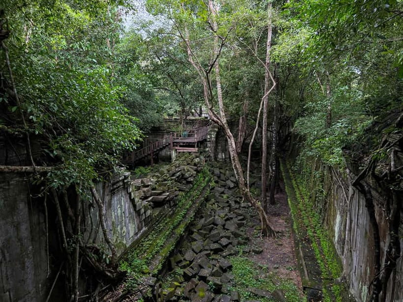 Kulen Mountain, Beng Mealea and Banteay Srei Full Day Tour - Phnom Kulen combines sacred places and fresh water