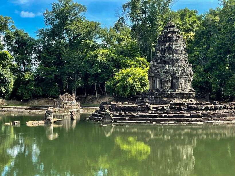 Kulen Mountain, Beng Mealea and Banteay Srei Full Day Tour - Banteay Srei rewards a close look