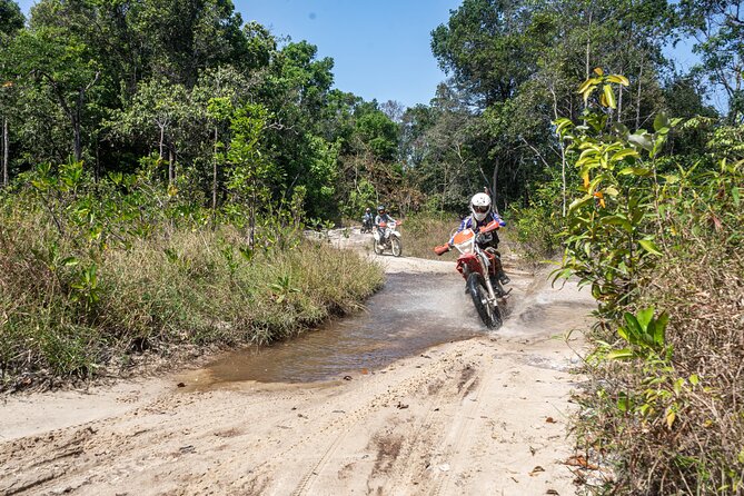 Kulen Mountain Trails Dirt Bike Tour - Srah Damrei and the stone elephants