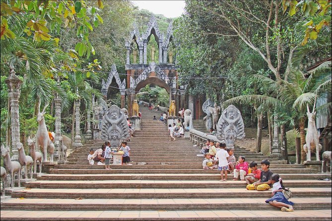 Kulen Waterfall and 1000 Lingas River Private Tour - The morning drive from Siem Reap