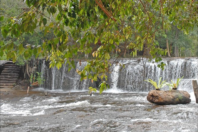 Kulen Waterfall & Kbal Spean Tour - Lunch near the park