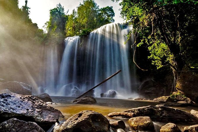 Kulen Waterfall & Kbal Spean Tour - Phnom Kulen Waterfall: sacred water and free time