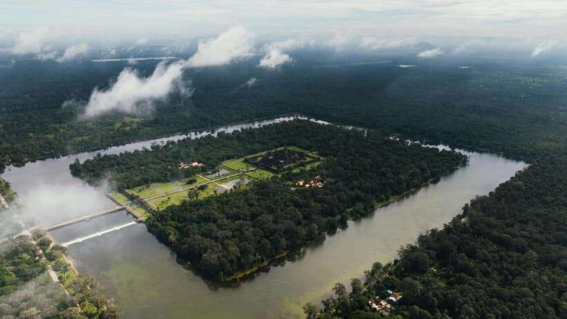 Luxury Private 2-Day Angkor Wat with English or German Guide - Practical details that affect your day
