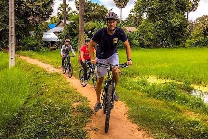 Morning Village & Countryside Bike Experience – Siem Reap - Wat Svay Romiet and a school along the road