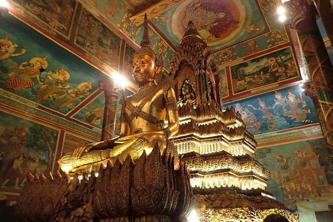 MotoGirl - Day Tour - The National Museum from prehistory to the Khmer Empire