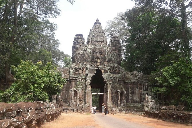 One day Angkor temple tour with private driver - What the driver and guide arrangement means
