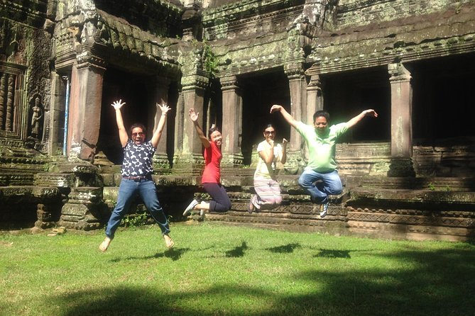 One day normal Angkor tour - What the private car changes during an eight-hour day