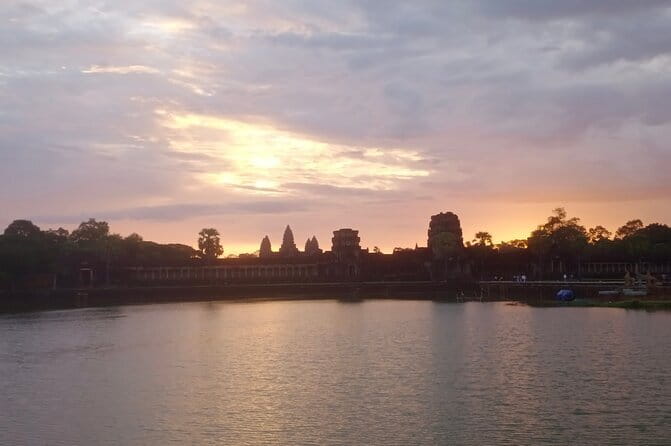 One Day Sunrise Private Tour at Angkorwat with Major Temples - Angkor Thom, the great city complex