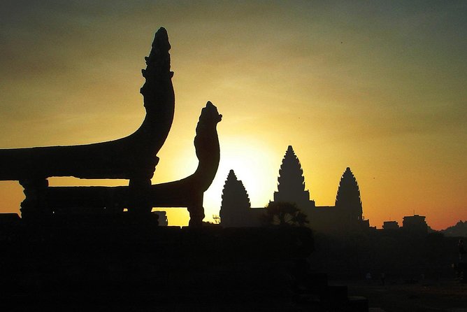 One Day tour with sunrise in car with A/C or Van & Guide. - Bayon and the smiling faces of Angkor Thom
