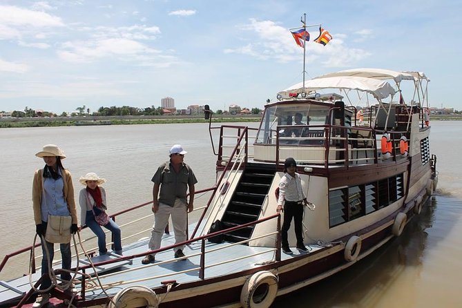 One-Way River cruise/road tour from Phnom Penh to Siem Reap or Siem Reap to PP - Trading a long road ride for Tonle Sap