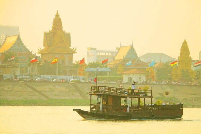 Oudong and Koh Chen Island - Full Day Cruise & Tour with English speaking guide - Two hours on the Tonle Sap River