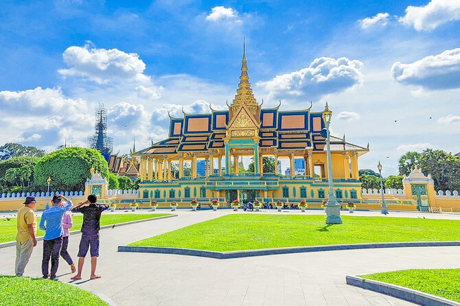 Oudong Mountain and Phnom Penh Full Day Private Tour - Royal Palace and Silver Pagoda: Phnom Penh’s formal heart