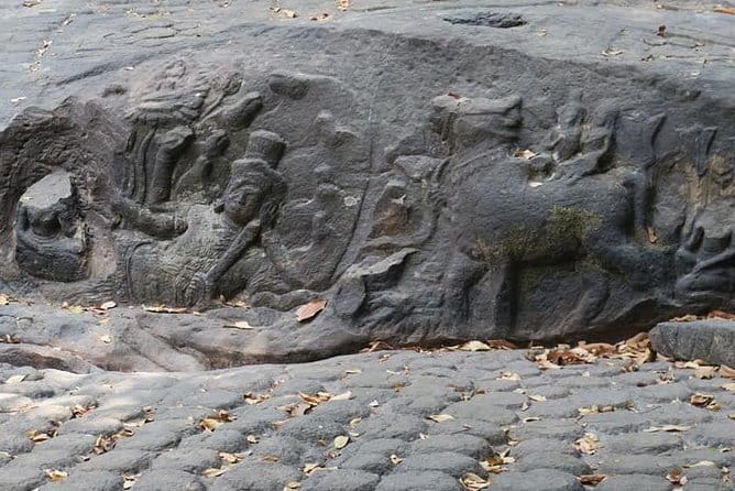 Personalised Angkor Wat Sunrise Off-the-Beaten Track Tour - Angkor Thom and the South Gate