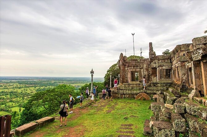 Phnom Chisor & Tonle Bati Private Tours from Phnom Penh - Sen Phouvang or Sen Rovieng, a quieter temple stop