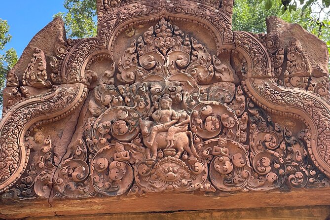 Phnom Kulen Waterfall and Banteay Srei Temple Tour from Siem Reap - The brief stop at Preah Dak village