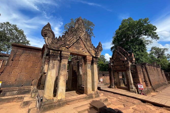 Phnom Kulen Waterfall and Banteay Srei Temple Tour from Siem Reap - The 1000 Lingas: sacred carvings in the riverbed