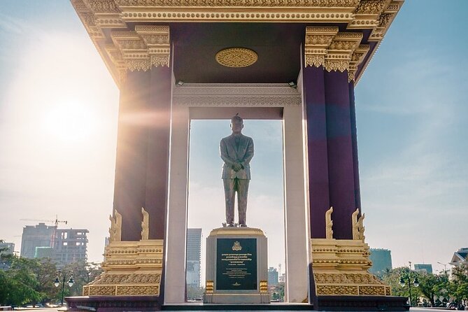Phnom Pehn City Must See Highlight Guided Tour - Central Market shows Phnom Penh at work