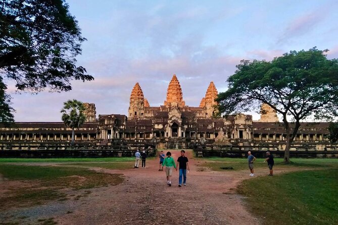 Phnom Penh Airport (KTI) to Siem Reap, Safe Reliable Taxi Driver - Who will get the best value from this ride