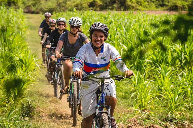 Phnom Penh: Cycling Adventure on Islands of the Mekong - The first ferry and the change from city to countryside