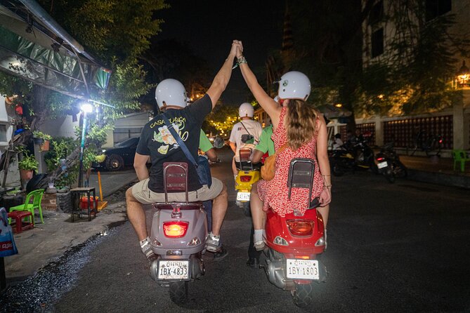 Phnom Penh Evening Foodie Vespa Tour / Tuk Tuk Available - Why this Phnom Penh food tour works at night