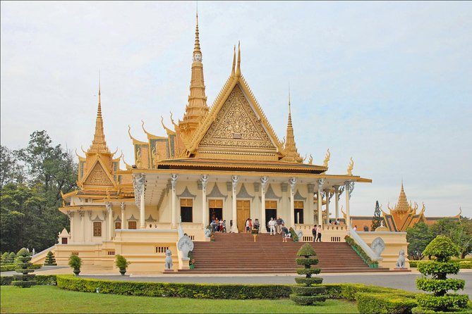 Phnom Penh Full Day Private Tour Included All Admission Tickets - Wat Ounalom beside the river