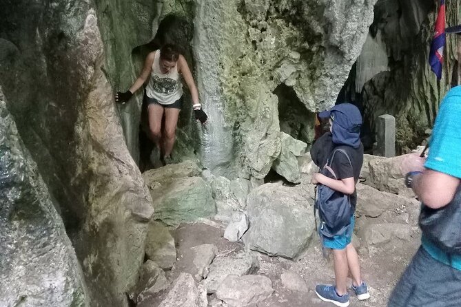 Phnom Penh Kampot Kep Tour "Pepper Farm, Salt Field, Crab Market" - Phnom Chhngok Cave Temple takes you off the main road