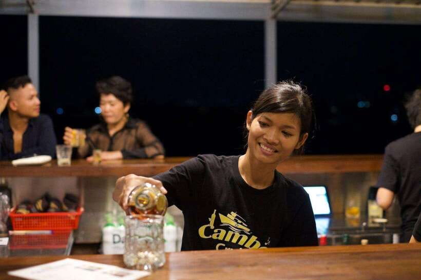Phnom Penh: Mekong Sunset Dinner Cruise with Live Music - What the two-hour route actually shows you
